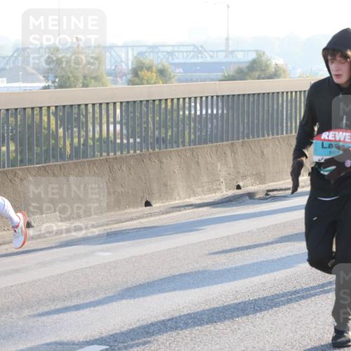 03.10.2025 - Köhlbrandbrückenlauf Lena Gebhardt http://msf.ph/oto/9058423 03.10.2025 09:18:26 Position 1 2672, 167 meine-sportfotos.de