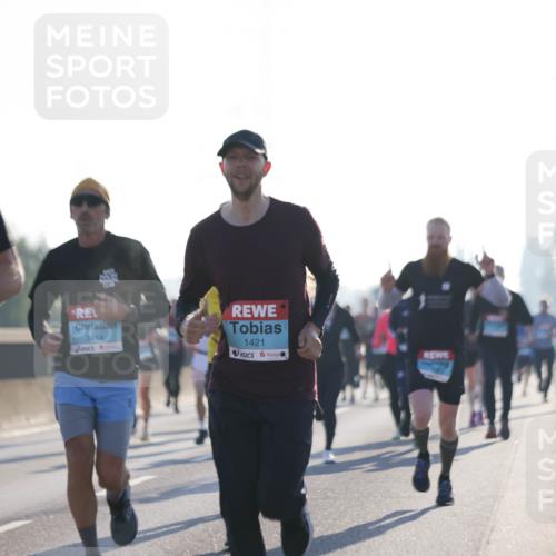 03.10.2025 - Köhlbrandbrückenlauf Jannik Wohlers http://msf.ph/oto/9058430 03.10.2025 09:14:01 Position 3 211, 3414, 1421 meine-sportfotos.de