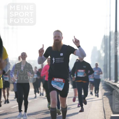 03.10.2025 - Köhlbrandbrückenlauf Jannik Wohlers http://msf.ph/oto/9058465 03.10.2025 09:14:02 Position 3 3335 meine-sportfotos.de