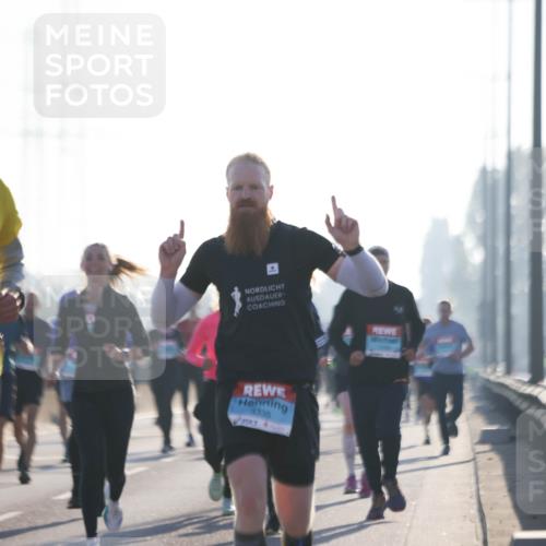 03.10.2025 - Köhlbrandbrückenlauf Jannik Wohlers http://msf.ph/oto/9058479 03.10.2025 09:14:02 Position 3 182, 3335 meine-sportfotos.de