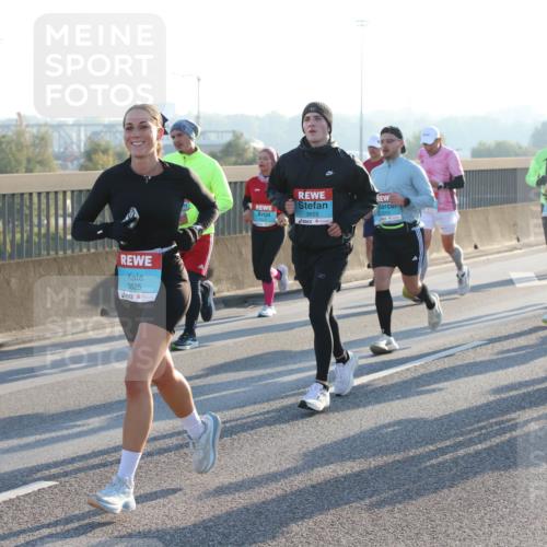 03.10.2025 - Köhlbrandbrückenlauf Lena Gebhardt http://msf.ph/oto/9058482 03.10.2025 09:18:28 Position 1 3825, 3655, 3250 meine-sportfotos.de
