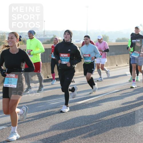 03.10.2025 - Köhlbrandbrückenlauf Lena Gebhardt http://msf.ph/oto/9058486 03.10.2025 09:18:28 Position 1 3825, 3655, 3250, 1516 meine-sportfotos.de