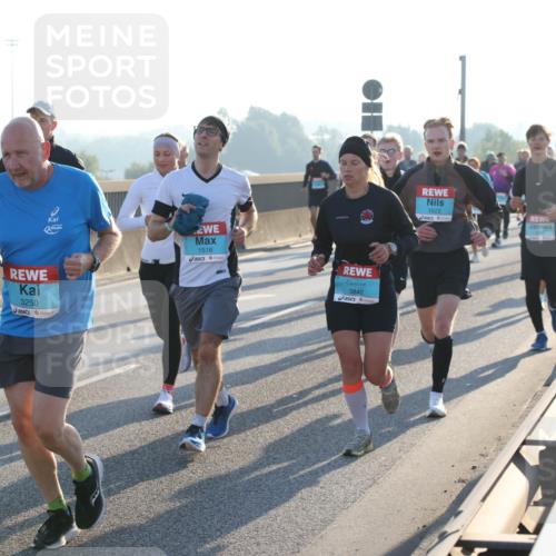 03.10.2025 - Köhlbrandbrückenlauf Lena Gebhardt http://msf.ph/oto/9058528 03.10.2025 09:18:29 Position 1 3250, 1516, 3842, 1623 meine-sportfotos.de