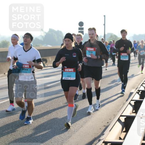 03.10.2025 - Köhlbrandbrückenlauf Lena Gebhardt http://msf.ph/oto/9058534 03.10.2025 09:18:29 Position 1 3250, 1516, 3842, 162 meine-sportfotos.de