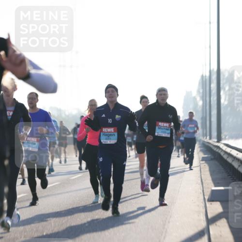 03.10.2025 - Köhlbrandbrückenlauf Jannik Wohlers http://msf.ph/oto/9058573 03.10.2025 09:14:05 Position 3 10, 3243, 1133 meine-sportfotos.de