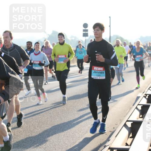 03.10.2025 - Köhlbrandbrückenlauf Lena Gebhardt http://msf.ph/oto/9058601 03.10.2025 09:18:31 Position 1 1623, 1089 meine-sportfotos.de
