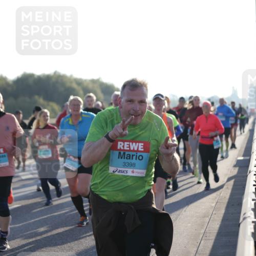 03.10.2025 - Köhlbrandbrückenlauf Jannik Wohlers http://msf.ph/oto/9058615 03.10.2025 09:21:52 Position 3 3399, 3097, 3398 meine-sportfotos.de