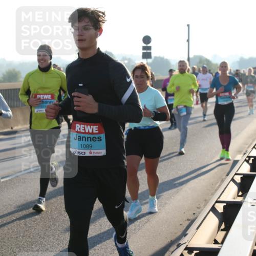 03.10.2025 - Köhlbrandbrückenlauf Lena Gebhardt http://msf.ph/oto/9058630 03.10.2025 09:18:32 Position 1 323, 1227, 1089 meine-sportfotos.de