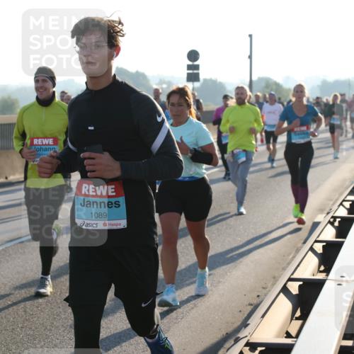 03.10.2025 - Köhlbrandbrückenlauf Lena Gebhardt http://msf.ph/oto/9058636 03.10.2025 09:18:32 Position 1 1089 meine-sportfotos.de