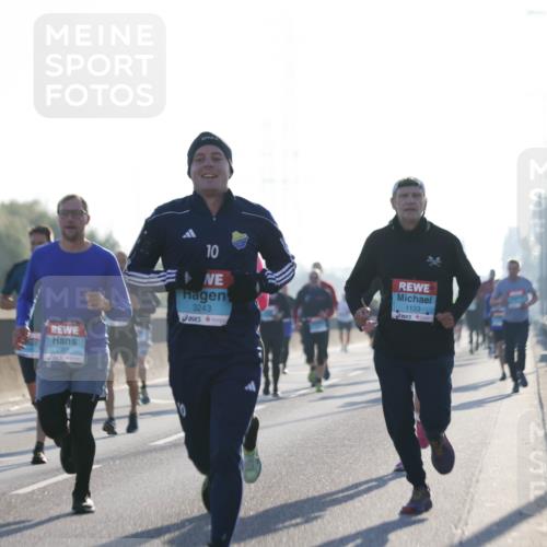 03.10.2025 - Köhlbrandbrückenlauf Jannik Wohlers http://msf.ph/oto/9058675 03.10.2025 09:14:07 Position 3 2801, 10, 3243, 1133 meine-sportfotos.de
