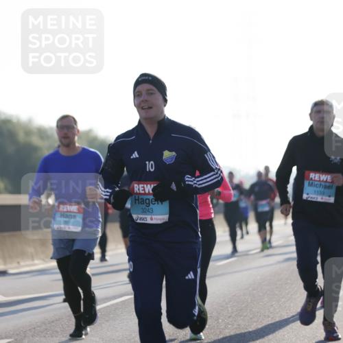 03.10.2025 - Köhlbrandbrückenlauf Jannik Wohlers http://msf.ph/oto/9058703 03.10.2025 09:14:07 Position 3 2801, 10, 3243, 1133 meine-sportfotos.de