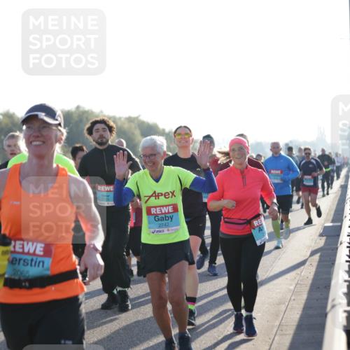 03.10.2025 - Köhlbrandbrückenlauf Jannik Wohlers http://msf.ph/oto/9058714 03.10.2025 09:21:54 Position 3 2065, 3725, 2742 meine-sportfotos.de