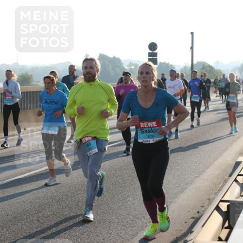 03.10.2025 - Köhlbrandbrückenlauf Lena Gebhardt http://msf.ph/oto/9058719 03.10.2025 09:18:34 Position 1 1313, 3425, 3444, 1626 meine-sportfotos.de
