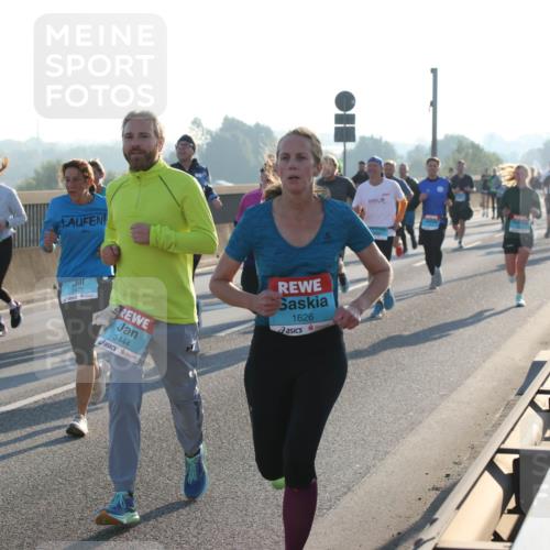 03.10.2025 - Köhlbrandbrückenlauf Lena Gebhardt http://msf.ph/oto/9058731 03.10.2025 09:18:34 Position 1 3425, 3444, 1626 meine-sportfotos.de