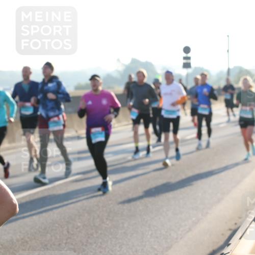 03.10.2025 - Köhlbrandbrückenlauf Lena Gebhardt http://msf.ph/oto/9058775 03.10.2025 09:18:35 Position 1  meine-sportfotos.de