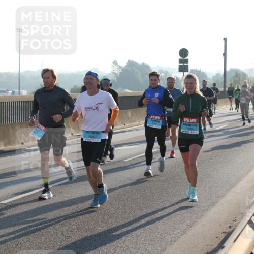 03.10.2025 - Köhlbrandbrückenlauf Lena Gebhardt http://msf.ph/oto/9058839 03.10.2025 09:18:37 Position 1 3813, 3426, 1946 meine-sportfotos.de