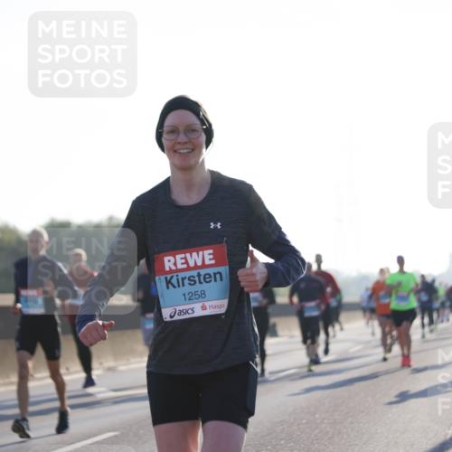 03.10.2025 - Köhlbrandbrückenlauf Jannik Wohlers http://msf.ph/oto/9058857 03.10.2025 09:14:10 Position 3 1258 meine-sportfotos.de