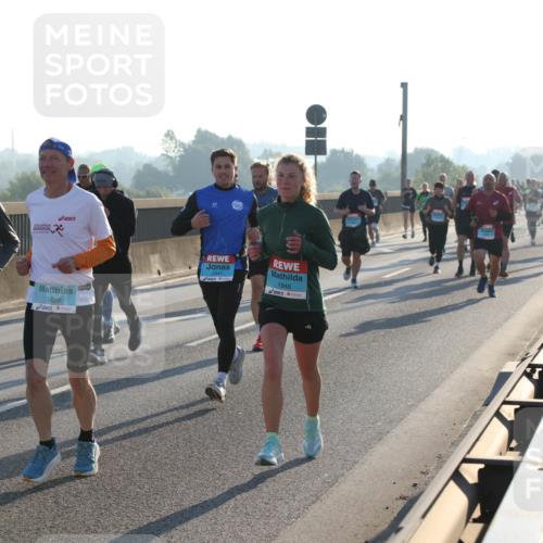 03.10.2025 - Köhlbrandbrückenlauf Lena Gebhardt http://msf.ph/oto/9058859 03.10.2025 09:18:37 Position 1 813, 3426, 1946 meine-sportfotos.de