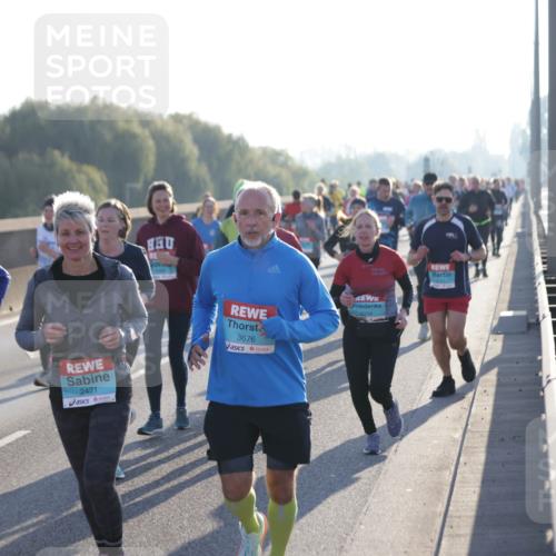 03.10.2025 - Köhlbrandbrückenlauf Jannik Wohlers http://msf.ph/oto/9058872 03.10.2025 09:21:58 Position 3 2187, 2421, 3676, 2204 meine-sportfotos.de