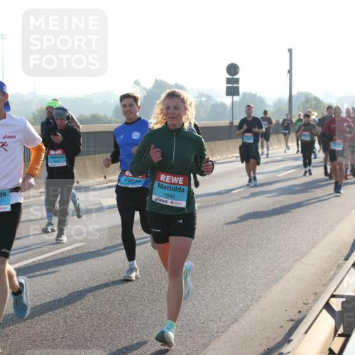 03.10.2025 - Köhlbrandbrückenlauf Lena Gebhardt http://msf.ph/oto/9058876 03.10.2025 09:18:38 Position 1 3426, 1946 meine-sportfotos.de