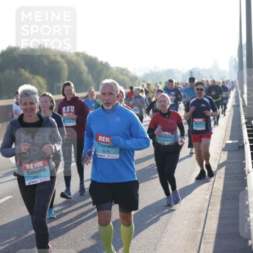 03.10.2025 - Köhlbrandbrückenlauf Jannik Wohlers http://msf.ph/oto/9058879 03.10.2025 09:21:58 Position 3 2187, 2421, 3676, 2204 meine-sportfotos.de