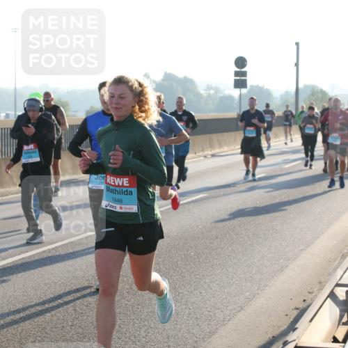 03.10.2025 - Köhlbrandbrückenlauf Lena Gebhardt http://msf.ph/oto/9058889 03.10.2025 09:18:38 Position 1 3426, 1946 meine-sportfotos.de