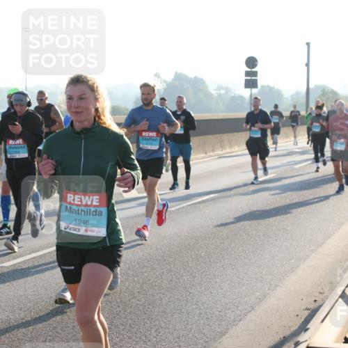 03.10.2025 - Köhlbrandbrückenlauf Lena Gebhardt http://msf.ph/oto/9058900 03.10.2025 09:18:38 Position 1 1946 meine-sportfotos.de