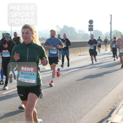 03.10.2025 - Köhlbrandbrückenlauf Lena Gebhardt http://msf.ph/oto/9058904 03.10.2025 09:18:38 Position 1 1559, 1946, 3710 meine-sportfotos.de