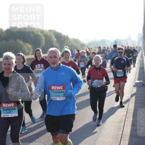 03.10.2025 - Köhlbrandbrückenlauf Jannik Wohlers http://msf.ph/oto/9058913 03.10.2025 09:21:58 Position 3 2187, 2421, 3676 meine-sportfotos.de