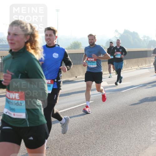 03.10.2025 - Köhlbrandbrückenlauf Lena Gebhardt http://msf.ph/oto/9058920 03.10.2025 09:18:39 Position 1 1946, 3710 meine-sportfotos.de