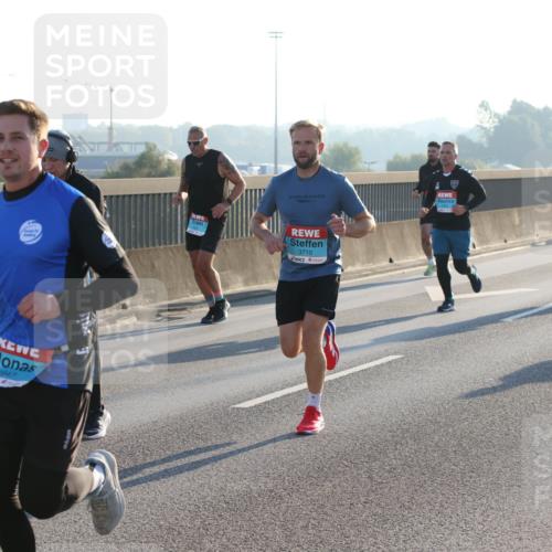 03.10.2025 - Köhlbrandbrückenlauf Lena Gebhardt http://msf.ph/oto/9058953 03.10.2025 09:18:39 Position 1 9947, 3710 meine-sportfotos.de