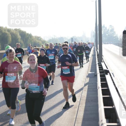 03.10.2025 - Köhlbrandbrückenlauf Jannik Wohlers http://msf.ph/oto/9058956 03.10.2025 09:21:59 Position 3 1098, 1097, 2204 meine-sportfotos.de