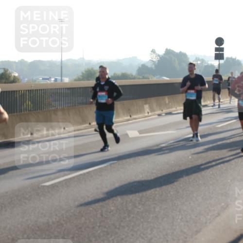 03.10.2025 - Köhlbrandbrückenlauf Lena Gebhardt http://msf.ph/oto/9058983 03.10.2025 09:18:40 Position 1  meine-sportfotos.de