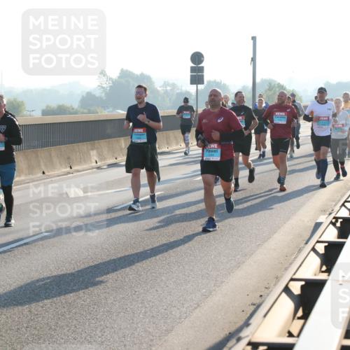03.10.2025 - Köhlbrandbrückenlauf Lena Gebhardt http://msf.ph/oto/9059006 03.10.2025 09:18:40 Position 1  meine-sportfotos.de