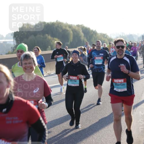 03.10.2025 - Köhlbrandbrückenlauf Jannik Wohlers http://msf.ph/oto/9059031 03.10.2025 09:22:01 Position 3 1098, 2287, 1051, 3151 meine-sportfotos.de