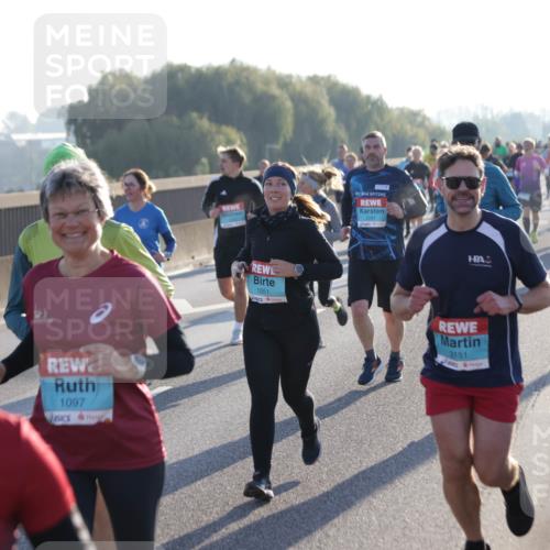 03.10.2025 - Köhlbrandbrückenlauf Jannik Wohlers http://msf.ph/oto/9059052 03.10.2025 09:22:01 Position 3 1097, 2287, 1051, 3151 meine-sportfotos.de