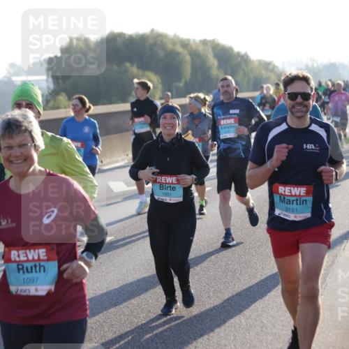 03.10.2025 - Köhlbrandbrückenlauf Jannik Wohlers http://msf.ph/oto/9059056 03.10.2025 09:22:01 Position 3 1097, 1051, 3151 meine-sportfotos.de