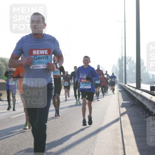 03.10.2025 - Köhlbrandbrückenlauf Jannik Wohlers http://msf.ph/oto/9059065 03.10.2025 09:14:15 Position 3 3404, 2920, 51 meine-sportfotos.de