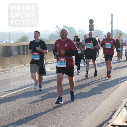 03.10.2025 - Köhlbrandbrückenlauf Lena Gebhardt http://msf.ph/oto/9059081 03.10.2025 09:18:42 Position 1 1506, 1299, 3791 meine-sportfotos.de