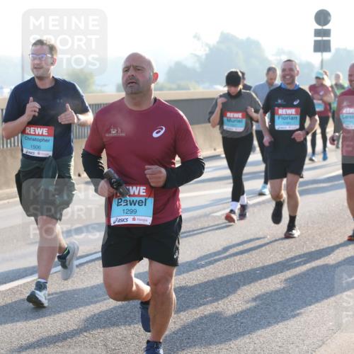 03.10.2025 - Köhlbrandbrückenlauf Lena Gebhardt http://msf.ph/oto/9059091 03.10.2025 09:18:42 Position 1 1506, 1299 meine-sportfotos.de