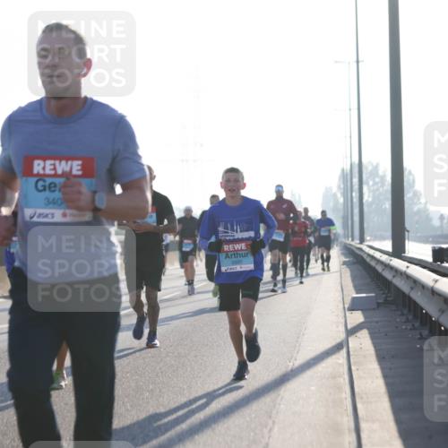 03.10.2025 - Köhlbrandbrückenlauf Jannik Wohlers http://msf.ph/oto/9059097 03.10.2025 09:14:15 Position 3 340, 2920, 51 meine-sportfotos.de