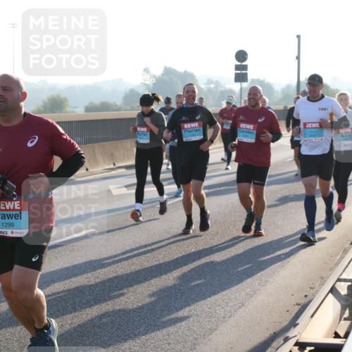 03.10.2025 - Köhlbrandbrückenlauf Lena Gebhardt http://msf.ph/oto/9059112 03.10.2025 09:18:43 Position 1 1506, 1299, 1181, 1191, 3791 meine-sportfotos.de