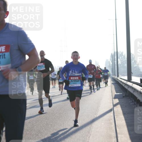 03.10.2025 - Köhlbrandbrückenlauf Jannik Wohlers http://msf.ph/oto/9059115 03.10.2025 09:14:15 Position 3 3404, 2920 meine-sportfotos.de