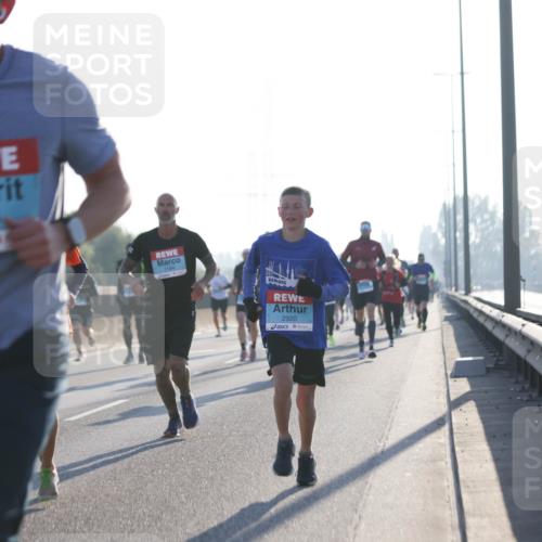 03.10.2025 - Köhlbrandbrückenlauf Jannik Wohlers http://msf.ph/oto/9059130 03.10.2025 09:14:16 Position 3 3404, 2920 meine-sportfotos.de
