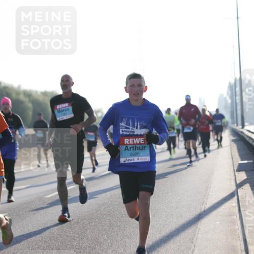 03.10.2025 - Köhlbrandbrückenlauf Jannik Wohlers http://msf.ph/oto/9059133 03.10.2025 09:14:16 Position 3 1194, 2849, 2920 meine-sportfotos.de