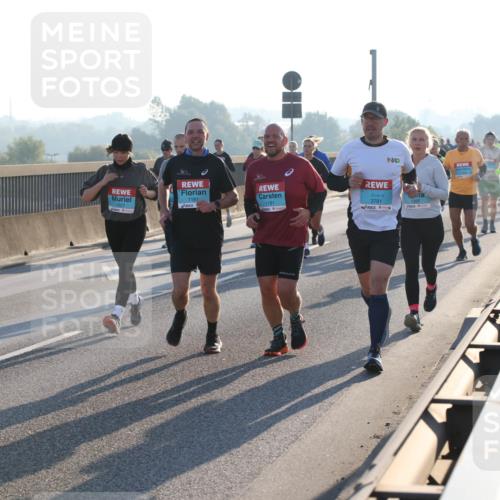 03.10.2025 - Köhlbrandbrückenlauf Lena Gebhardt http://msf.ph/oto/9059135 03.10.2025 09:18:43 Position 1 1227, 1181, 1191, 3791 meine-sportfotos.de
