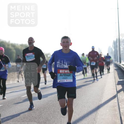 03.10.2025 - Köhlbrandbrückenlauf Jannik Wohlers http://msf.ph/oto/9059138 03.10.2025 09:14:16 Position 3 1194, 2849, 2920 meine-sportfotos.de