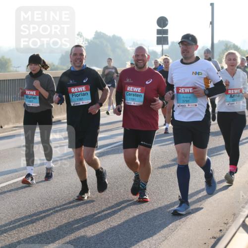 03.10.2025 - Köhlbrandbrückenlauf Lena Gebhardt http://msf.ph/oto/9059155 03.10.2025 09:18:43 Position 1 1227, 1181, 1191, 3791, 1395 meine-sportfotos.de