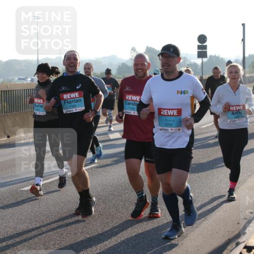 03.10.2025 - Köhlbrandbrückenlauf Lena Gebhardt http://msf.ph/oto/9059206 03.10.2025 09:18:44 Position 1 1227, 1181, 1191, 3791, 1395 meine-sportfotos.de