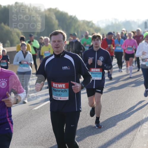 03.10.2025 - Köhlbrandbrückenlauf Jannik Wohlers http://msf.ph/oto/9059251 03.10.2025 09:22:10 Position 3 3562, 3147, 1725 meine-sportfotos.de